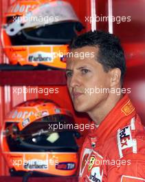 18.08.2001 Budapest, Ungarn, Michael Schumacher in der Box am Samstag (18.08.2001) beim freien Training zum Formel 1 Grand Prix von Ungarn in Budapest. c xpb.cc