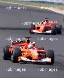 19.08.2001 Budapest, Ungarn, Michael Schumacher und Rubens Barrichello (FERRARI) am Sonntag (19.08.2001) beim Formel 1 Grand Prix von Ungarn in Budapest. c xpb.cc