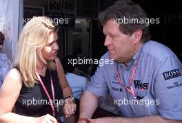 26.05.2001 Monte Carlo, Monaco, Michael Schumachers Ehefrau Corinna und Mercedes-Motorsportchef Norbert Haug am Samstag (26.05.2001) zum Formel 1 Grand Prix von Monaco. c xpb.cc