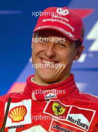 27.05.2001 Monte Carlo, Monaco, Michael Schumacher (FERRARI) nach seinem Sieg bei  Pressekonferenz am Sonntag (27.05.2001) beim Formel 1 Grand Prix von Monaco. c Onlinesport