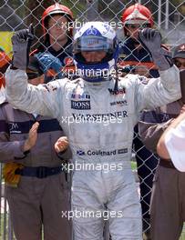 26.05.2001 Monte Carlo, Monaco, David Coulthard (McLaren-Mercedes) nach seiner schnellsten Zeit im Qualifying am Samstag (26.05.2001) zum Formel 1 Grand Prix von Monaco. c xpb.cc