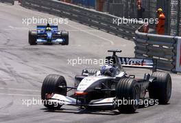 27.05.2001 Monte Carlo, Monaco, David Coulthard im MCLAREN-Mercedes nach Startproblemen an vorletzter Position am Sonntag (27.05.2001) beim Formel 1 Grand Prix von Monaco. c xpb.cc