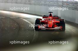 26.05.2001 Monte Carlo, Monaco, Michael Schumacher mit seinem  Ferrari Im Tunnel beim Training am Samstag (26.05.2001) zum Formel 1 Grand Prix von Monaco. c xpb.cc