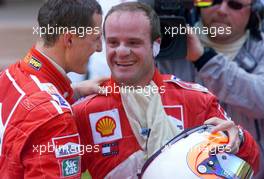 27.05.2001 Monte Carlo, Monaco, Michael Schumacher (FERRARI) jubelt nach seinem Sieg mit Rubens Barrichello am Sonntag (27.05.2001) beim Formel 1 Grand Prix von Monaco. c xpb.cc