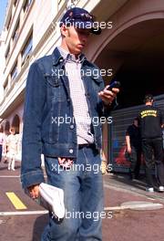 23.05.2001 Monte Carlo, Monaco, Nick Heidfeld am Mittwoch (23.05.2001) im Fahrerlager zum Formel 1 Grand Prix von Monaco. c xpb.cc