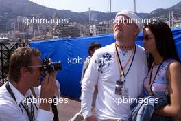 26.05.2001 Monte Carlo, Monaco, DJ .tzi und Freundin im Fahrerlager am Samstag (26.05.2001) zum Formel 1 Grand Prix von Monaco.  c xpb.cc