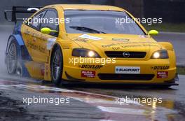 05.05.2002 Zolder, Belgien, DTM, Sonntag in Zolder, Manuel Reuter (Opel Team Phoenix) auf regennasser Strecke, Training, Belgien c xpb.cc Email: info@xpb.cc, weitere Bilder auf der Datenbank: www.xpb.cc