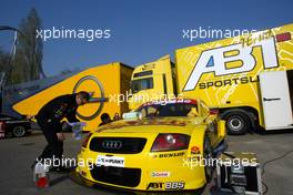 04.04.2002 Rust, Deutschland, Donnerstag, DTM Präsentation Saison 2002 im Europapark Rust, ABT Audi Sportsline bei den Vorbereitungen, FEATURE c xpb.cc Mail: info@xpb.cc  Datenbank: www.xpb.cc 