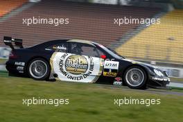 18.04.2002 Hockenheim, Deutschland, DTM, Training am Donnerstag in Hockenheim (kleiner Kurs), Uwe Alzen (D) im Mercedes Benz CLK-DTM von Warsteiner AMG-Mercedes, quer, Strecke. c xpb.cc Mail: info@xpb.cc - weitere Bilder Datenbank: www.xpb.cc 