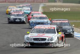 21.04.2002 Hockenheim, Deutschland, DTM, Sonntag in Hockenheim (kleiner Kurs), Bernd Schneider (Vodafone AMG-Mercedes) vor Jean Alesi (AMG-Mercedes), Rennen, Strecke c xpb.cc Email: info@xpb.cc, weitere Bilder auf der Datenbank: www.xpb.cc