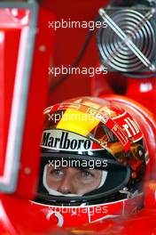 01.03.2002 Melbourne, Australien, Training am Freitag, Boxengasse, Michael Schumacher im F2001 (Scuderia Ferrari Marlboro). Auftakt zur Formel1 Saison 2002 in Melbourne (MEL) c xpb.cc Mail: info@xpb.cc  Datenbank: www.xpb.cc 