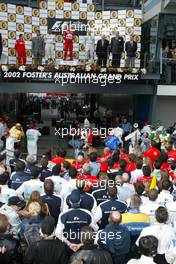 03.03.2002 Melbourne, Australien, Siegerehrung, GP von Australien, Podium, Juan Pablo Montoya (zweiter), Michael Schumacher (erster), Kimi Raikkonen (dritter), Melbourne (MEL) c xpb.cc Mail: info@xpb.cc  Datenbank: www.xpb.cc 