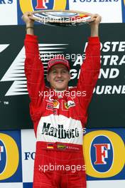 03.03.2002 Melbourne, Australien, Siegerehrung, GP von Australien, Podium, Michael Schumacher (erster), Melbourne (MEL) c xpb.cc Mail: info@xpb.cc  Datenbank: www.xpb.cc 