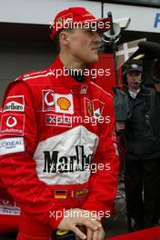 01.03.2002 Melbourne, Australien, Training am Freitag, Boxengasse, Michael Schumacher im F2001 (Scuderia Ferrari Marlboro). Auftakt zur Formel1 Saison 2002 in Melbourne (MEL) c xpb.cc Mail: info@xpb.cc  Datenbank: www.xpb.cc 