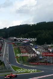 31.08.2002 Spa-Francorchamps, Belgien, F1 in Spa, Samstag, Michael Schumacher (Ferrari, F2002, Nr. 01) auf der Strecke (Eau Rouge), Circuit de Spa Francorchamps, Formel 1 Grand Prix (GP) von Belgien 2002 (Belgian, BEL) c xpb.cc - weitere Bilder auf der Datenbank unter www.xpb.cc - Email: info@xpb.cc