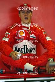 07.06.2002 Montreal, Kanada, F1 in Montreal, Training am Donnerstag, Michael Schumacher (Ferrari, F2002, Nr. 01) in der Box, Formel 1 Grand Prix (GP) von Canada 2002, Ile Notre-Dame c xpb.cc - Email: info@xpb.cc, weitere Bilder auf der Datenbank: www.xpb.cc