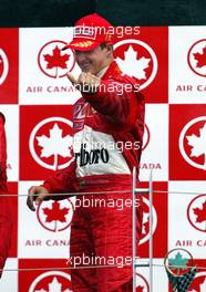 09.06.2002 Montreal, Kanada, F1 in Montreal, Podium am Sonntag, Michael Schumacher (1ter) auf dem Podium nach dem Rennen, Formel 1 Grand Prix (GP) von Canada 2002, Ile Notre-Dame c xpb.cc - Email: info@xpb.cc, weitere Bilder auf der Datenbank: www.xpb.cc