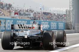 26.04.2002 Barcelona, Spanien, Barcelona, Training am Freitag, David Coulthard (McLaren Mercedes) auf der Strecke, Formel 1 Grand Prix (GP) von Spanien 2002. c xpb.cc Email: info@xpb.cc, weitere Bilder auf der Datenbank: www.xpb.cc