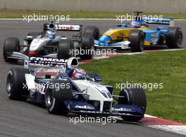 28.04.2002 Barcelona, Spanien, Barcelona, Rennen zum Formel 1 Grand Prix (GP) von Spanien 2002, Juan Pablo Montoya (BMW WilliamsF1) vor Kimi Raikkonen - Räikkönen (McLaren Mercedes) und Jenson Button, Sonntag, Strecke c xpb.cc Email: info@xpb.cc, weitere Bilder auf der Datenbank: www.xpb.cc