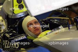 27.04.2002 Barcelona, Spanien, Barcelona, Training am Samstag, Ralf Schumacher (BMW WilliamsF1) in der Box, Formel 1 Grand Prix (GP) von Spanien 2002. c xpb.cc Email: info@xpb.cc, weitere Bilder auf der Datenbank: www.xpb.cc