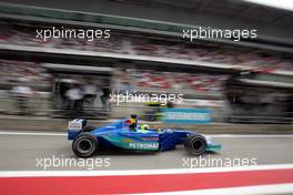 27.04.2002 Barcelona, Spanien, Barcelona, Training am Samstag, Felipe Massa (Sauber Petronas) in der Boxengasse, Formel 1 Grand Prix (GP) von Spanien 2002. c xpb.cc Email: info@xpb.cc, weitere Bilder auf der Datenbank: www.xpb.cc