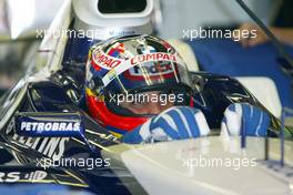 26.04.2002 Barcelona, Spanien, Barcelona, Training am Freitag, Juan Pablo Montoya (BMW WilliamsF1) in der Box, Formel 1 Grand Prix (GP) von Spanien 2002. c xpb.cc Email: info@xpb.cc, weitere Bilder auf der Datenbank: www.xpb.cc