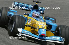 26.04.2002 Barcelona, Spanien, Barcelona, Training am Freitag, Jarno Trulli (Renault F1) auf der Strecke, Formel 1 Grand Prix (GP) von Spanien 2002. c xpb.cc Email: info@xpb.cc, weitere Bilder auf der Datenbank: www.xpb.cc