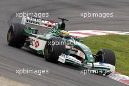 27.04.2002 Barcelona, Spanien, Barcelona, Training am Samstag, Pedro de la Rosa (Jaguar) auf der Strecke, Formel 1 Grand Prix (GP) von Spanien 2002. c xpb.cc Email: info@xpb.cc, weitere Bilder auf der Datenbank: www.xpb.cc