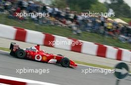 27.04.2002 Barcelona, Spanien, Barcelona, Training am Samstag, Michael Schumacher (Ferrari) auf der Strecke, Formel 1 Grand Prix (GP) von Spanien 2002. c xpb.cc Email: info@xpb.cc, weitere Bilder auf der Datenbank: www.xpb.cc
