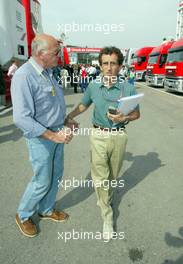 26.04.2002 Barcelona, Spanien, Barcelona, Freitag, Alain Prost ist zu Gast bei der F1, Paddock, Formel 1 Grand Prix (GP) von Spanien 2002. c xpb.cc Email: info@xpb.cc, weitere Bilder auf der Datenbank: www.xpb.cc