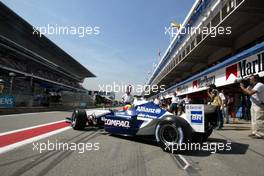 26.04.2002 Barcelona, Spanien, Barcelona, Training am Freitag, Ralf Schumacher (BMW WilliamsF1) fährt aus der Box, Formel 1 Grand Prix (GP) von Spanien 2002. c xpb.cc Email: info@xpb.cc, weitere Bilder auf der Datenbank: www.xpb.cc