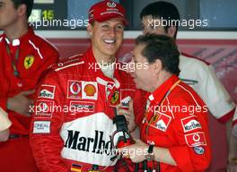 27.04.2002 Barcelona, Spanien, Barcelona, Qualifying am Samstag, Michael Schumacher (Ferrari) in der Box mit Jean Todt, Formel 1 Grand Prix (GP) von Spanien 2002. c xpb.cc Email: info@xpb.cc, weitere Bilder auf der Datenbank: www.xpb.cc