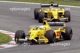 28.04.2002 Barcelona, Spanien, Barcelona, Rennen zum Formel 1 Grand Prix (GP) von Spanien 2002, Doppelausfall bei Jordan Honda Giancarlo Fisichella vor Takuma Sato, Sonntag, Strecke c xpb.cc Email: info@xpb.cc, weitere Bilder auf der Datenbank: www.xpb.cc