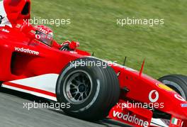26.04.2002 Barcelona, Spanien, Barcelona, Training am Freitag, Michael Schumacher (Ferrari) auf der Strecke, Formel 1 Grand Prix (GP) von Spanien 2002. c xpb.cc Email: info@xpb.cc, weitere Bilder auf der Datenbank: www.xpb.cc