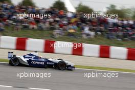 27.04.2002 Barcelona, Spanien, Barcelona, Training am Samstag, Ralf Schumacher (BMW WilliamsF1) auf der Strecke, Formel 1 Grand Prix (GP) von Spanien 2002. c xpb.cc Email: info@xpb.cc, weitere Bilder auf der Datenbank: www.xpb.cc
