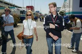 25.04.2002 Barcelona, Spanien, Ankunft von Ralf Schumacher und Ehefrau Cora im Fahrerlager - Paddock am Donnerstag, Formel 1 Grand Prix (GP) von Spanien 2002. c xpb.cc Email: info@xpb.cc, weitere Bilder auf der Datenbank: www.xpb.cc