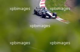 26.04.2002 Barcelona, Spanien, Barcelona, Training am Freitag, David Coulthard (McLaren Mercedes) auf der Strecke, FEATURE, Formel 1 Grand Prix (GP) von Spanien 2002. c xpb.cc Email: info@xpb.cc, weitere Bilder auf der Datenbank: www.xpb.cc
