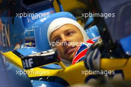 27.04.2002 Barcelona, Spanien, Barcelona, Training am Samstag, Jenson Button (Renault F1) in der Box, Formel 1 Grand Prix (GP) von Spanien 2002. c xpb.cc Email: info@xpb.cc, weitere Bilder auf der Datenbank: www.xpb.cc