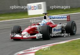 27.04.2002 Barcelona, Spanien, Barcelona, Training am Samstag, Mika Salo (Toyota) auf der Strecke, Formel 1 Grand Prix (GP) von Spanien 2002. c xpb.cc Email: info@xpb.cc, weitere Bilder auf der Datenbank: www.xpb.cc