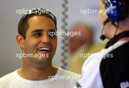 27.04.2002 Barcelona, Spanien, Barcelona, Training am Samstag, Juan Pablo Montoya (BMW WilliamsF1) in der Box, Formel 1 Grand Prix (GP) von Spanien 2002. c xpb.cc Email: info@xpb.cc, weitere Bilder auf der Datenbank: www.xpb.cc