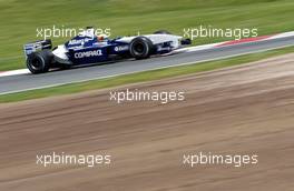 26.04.2002 Barcelona, Spanien, Barcelona, Training am Freitag, Ralf Schumacher (BMW WilliamsF1) auf der Strecke, Formel 1 Grand Prix (GP) von Spanien 2002. c xpb.cc Email: info@xpb.cc, weitere Bilder auf der Datenbank: www.xpb.cc