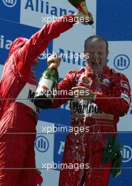 23.06.2002 Nürburg, Deutschland, F1 am Nürburgring, Podium am Sonntag, Michael Schumacher 2ter, Rubens Barrichello 1ter, Boxengasse, Formel 1 Grand Prix (GP) von Europa 2002, Nuerburg c xpb.cc Email: info@xpb.cc, weitere Bilder auf der Datenbank: www.xpb.cc