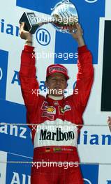 23.06.2002 Nürburg, Deutschland, F1 am Nürburgring, Podium am Sonntag, Michael Schumacher 2ter, Boxengasse, Formel 1 Grand Prix (GP) von Europa 2002, Nuerburg c xpb.cc Email: info@xpb.cc, weitere Bilder auf der Datenbank: www.xpb.cc