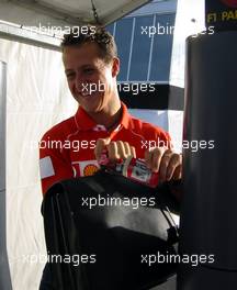 22.06.2002 Nürburg, Deutschland, F1 am Nürburgring, Samstag, Ankunft der Fahrer im Paddock Bereich, hier Michael Schumacher, Formel 1 Grand Prix (GP) von Europa 2002, Nuerburg c xpb.cc Email: info@xpb.cc, weitere Bilder auf der Datenbank: www.xpb.cc