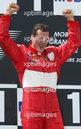 21.07.2002 Magny-Cours, Frankreich, F1 in Frankreich, Podium am Sonntag, Michael Schumacher (Ferrari) ist neuer Formel1 Welmeister, Formel 1 Grand Prix (GP) von Frankreich 2002 (France, Nevers Magny - Cours) c xpb.cc - weitere Bilder auf der Datenbank unter www.xpb.cc - Email: info@xpb.cc