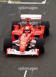 07.07.2002 Silverstone, England, F1 in Silverstone, Rennen am Sonntag, Michael Schumacher, auf der Strecke, Formel 1 Grand Prix (GP) von England (Great Britain) in Silverstone 2002. c xpb.cc - weitere Bilder auf der Datenbank unter www.xpb.cc - Email: info@xpb.cc