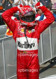 28.07.2002 Hockenheim, Deutschland, F1 am Hockenheimring, Park Ferme am Sonntag, Michael Schumacher jubelt, Formel 1 Grand Prix (GP), Großer Preis von Deutschland 2002 (Baden Württemberg) c Wiessmann/xpb.cc - weitere Bilder auf der Datenbank unter www.xpb.cc - Email: info@xpb.cc