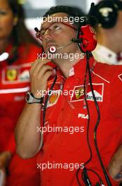 27.07.2002 Hockenheim, Deutschland, F1 am Hockenheimring, Training am Samstag, Luca Baldisserri - Ferrari, Chefmechaniker (Ing.) von Michael Schumacher, Box, Formel 1 Grand Prix (GP), Großer Preis von Deutschland 2002 (Baden Württemberg) c xpb.cc - weitere Bilder auf der Datenbank unter www.xpb.cc - Email: info@xpb.cc