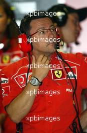 27.07.2002 Hockenheim, Deutschland, F1 am Hockenheimring, Training am Samstag, Luca Baldisserri - Ferrari, Chefmechaniker (Ing.) von Michael Schumacher, Box, Formel 1 Grand Prix (GP), Großer Preis von Deutschland 2002 (Baden Württemberg) c xpb.cc - weitere Bilder auf der Datenbank unter www.xpb.cc - Email: info@xpb.cc