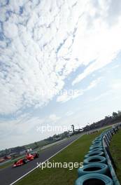 17.08.2002 Budapest, Ungarn, F1 in Budapest, Training am Samstag, Michael Schumacher (Ferrari, F2002, Nr. 01) auf der Strecke, Formel 1 Grand Prix (GP) von Ungarn 2002 (Hungary, Budapest) c xpb.cc - weitere Bilder auf der Datenbank unter www.xpb.cc - Email: info@xpb.cc